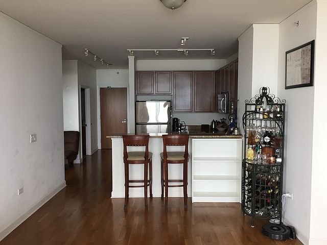 1st image of 1901 S Calumet Ave #2206