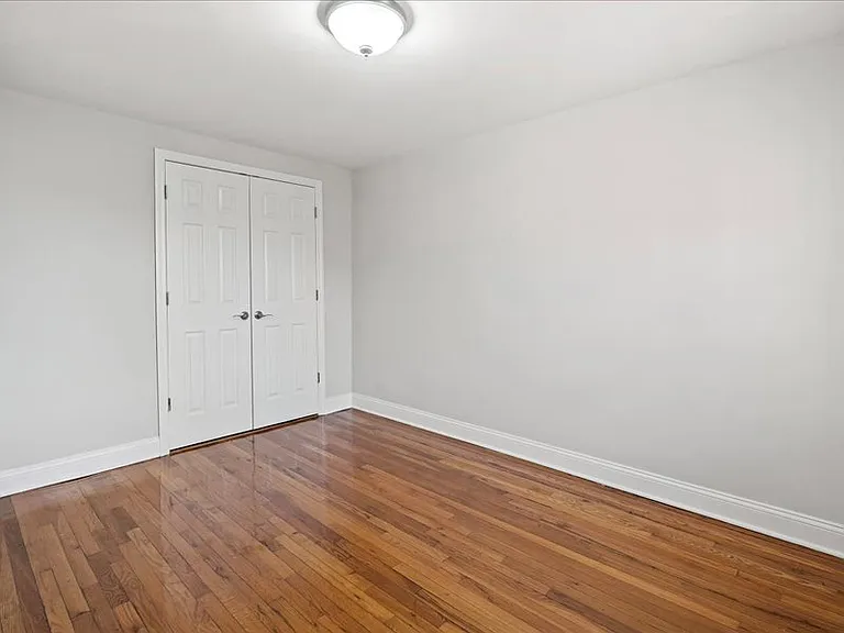 Spring Hill Apartments — Photo 19