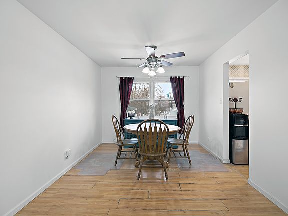 4th image of 34 S Chestnut Ct