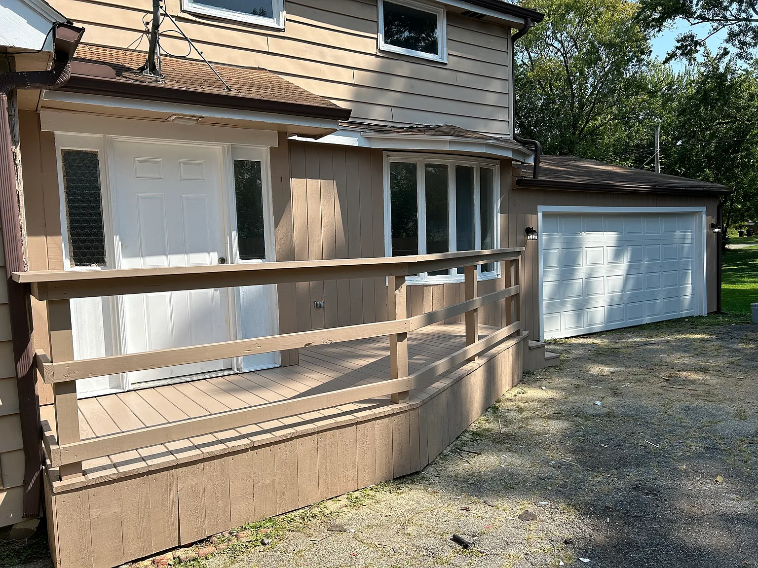 1600 Elm Rd NE — Photo 2