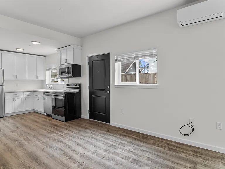 611 Anderson — Photo 12