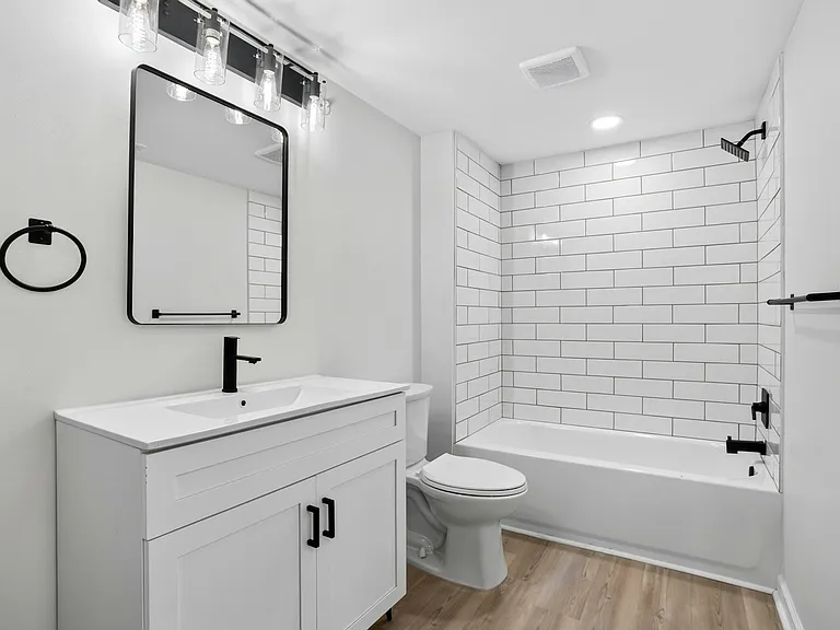 428 S Governors Ave #C — Photo 19