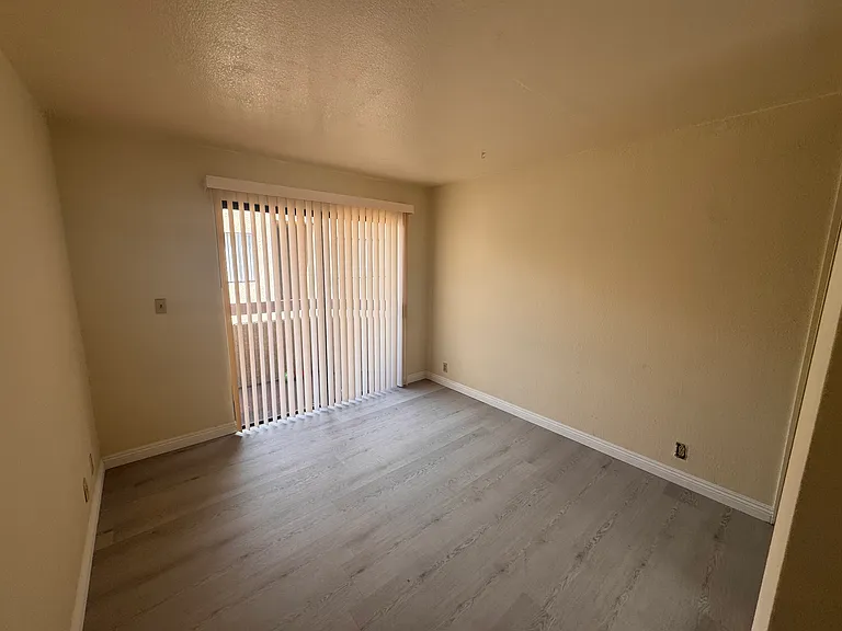 720 Orange Grove Ave #16 — Photo 2
