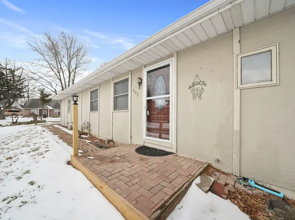 202 Beverly Ln, Hobart, IN 46342