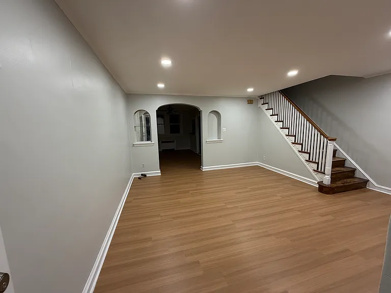 1223 Gilham St — Photo 3