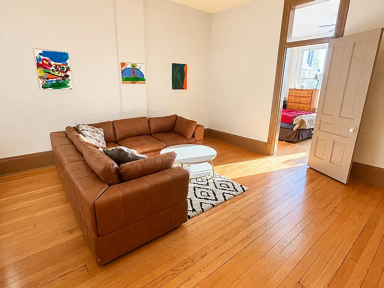1023 16th Ave — Photo 3
