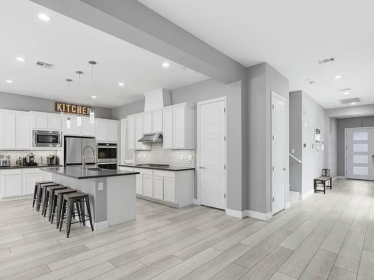 2562 Millburn Ave — Photo 8