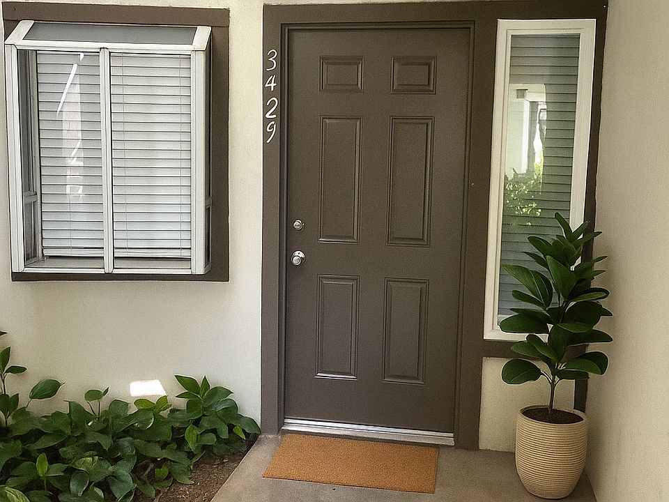 Front door (virtual staging)