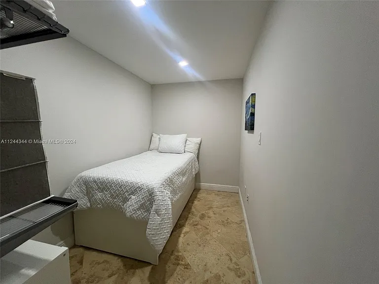 6917 Collins Ave #809 — Photo 16