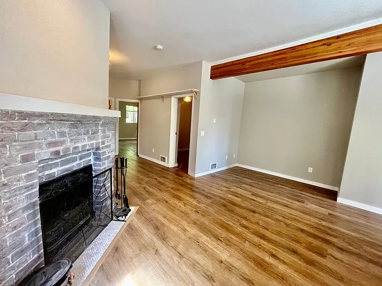 2606 E Madison St — Photo 5
