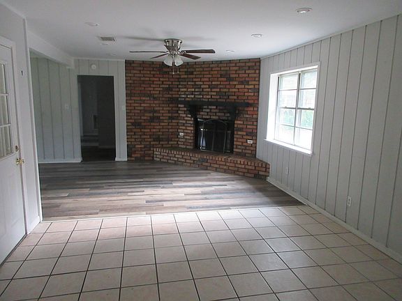 3rd image of 411 Evelyn St