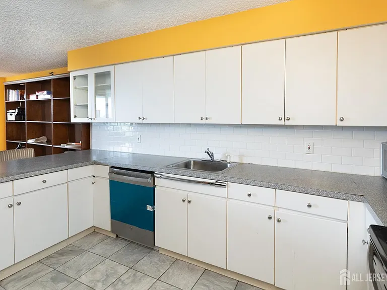 30 S Adelaide Ave #5M — Photo 12