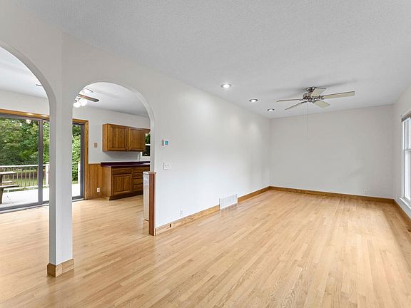 5th image of 405 W State St