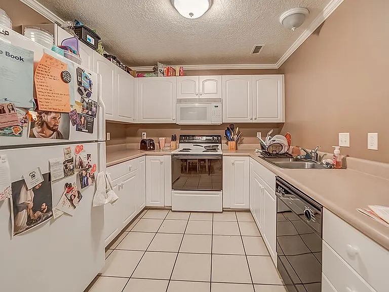 239 E 300 N #303 — Photo 3
