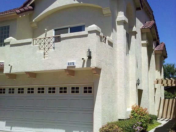 3 Bed 2.5 Bath Townhouse with 2-Car Garage