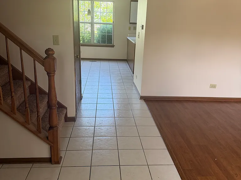 125 S Southport Rd — Photo 3