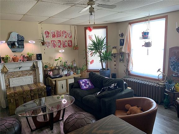 4th image of 498 E High St