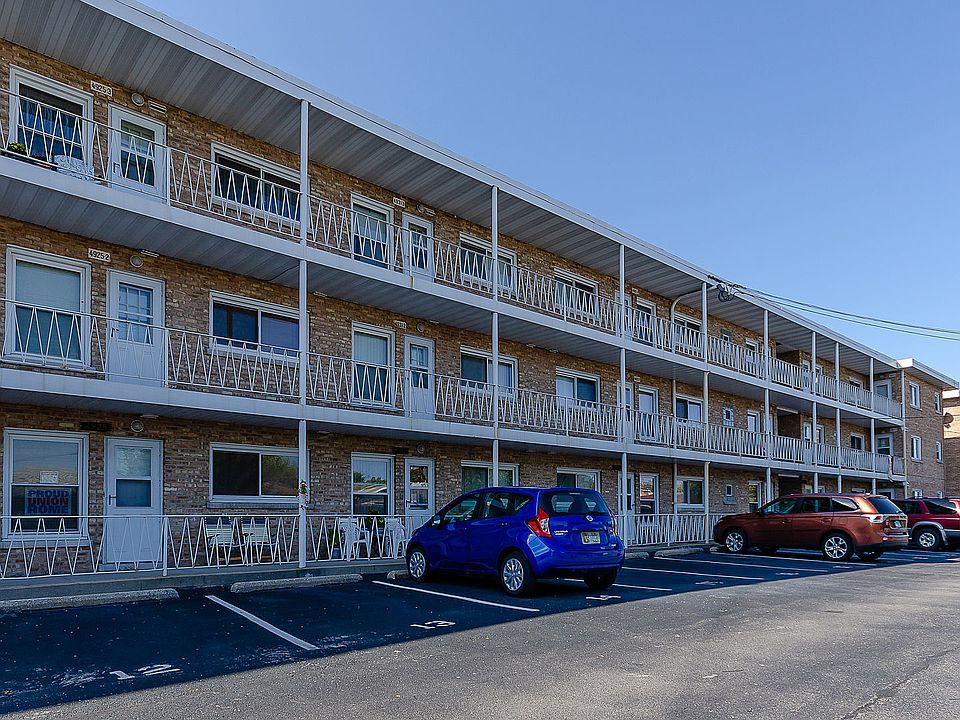 2nd image of 4955 N Harlem Ave #3