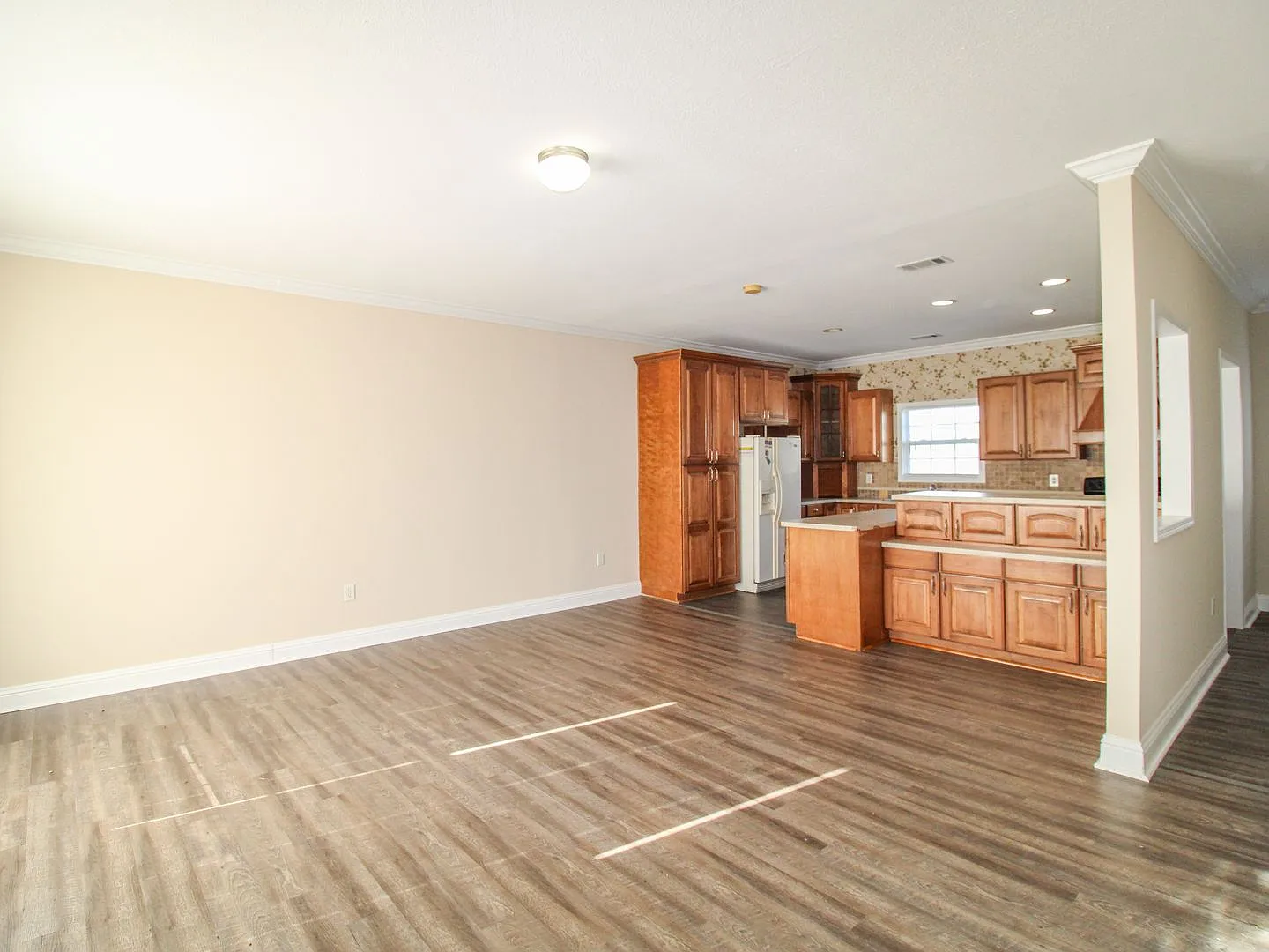 Stylish 3 Bedroom Townhome with Open Living Area — Photo 4
