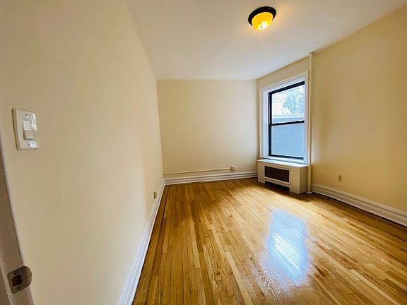 4th image of 848 E 28th St APT B2