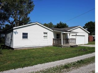 712 N White Ave, Taylorville, IL 62568