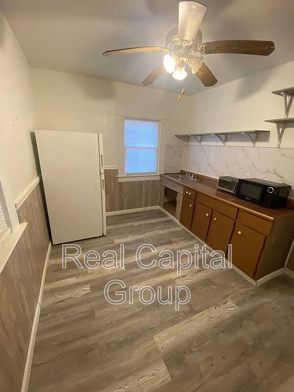 1 bed, 1.0 bath, $750 — Photo 2