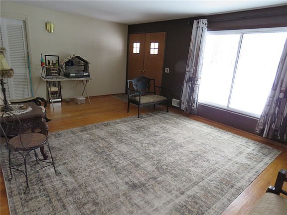 3rd image of 60 Brian Dr