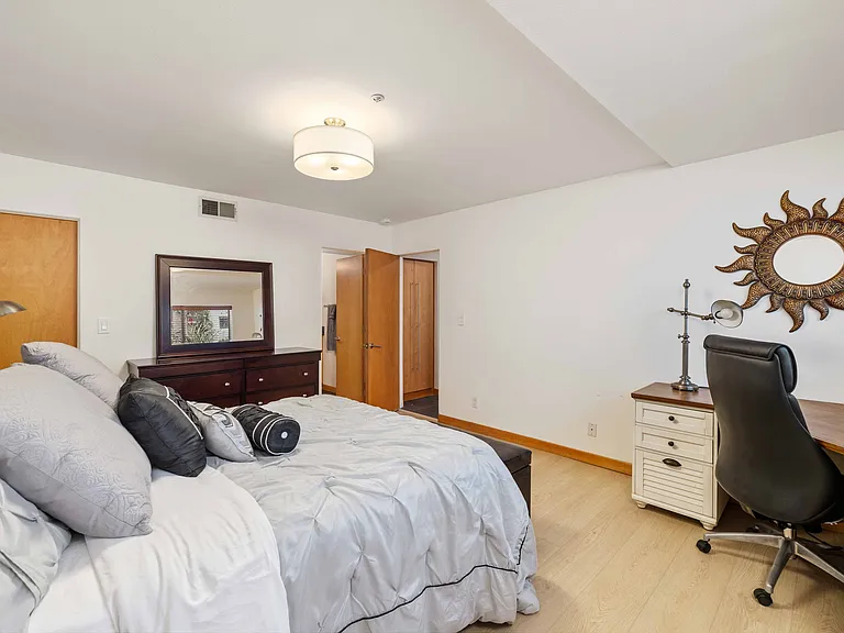 452 Marine Pl — Photo 31
