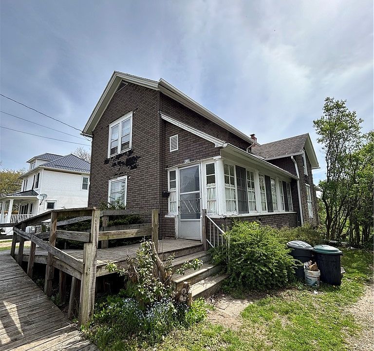 1st image of 118 King St