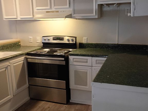 4th image of 4013 Pine Rd