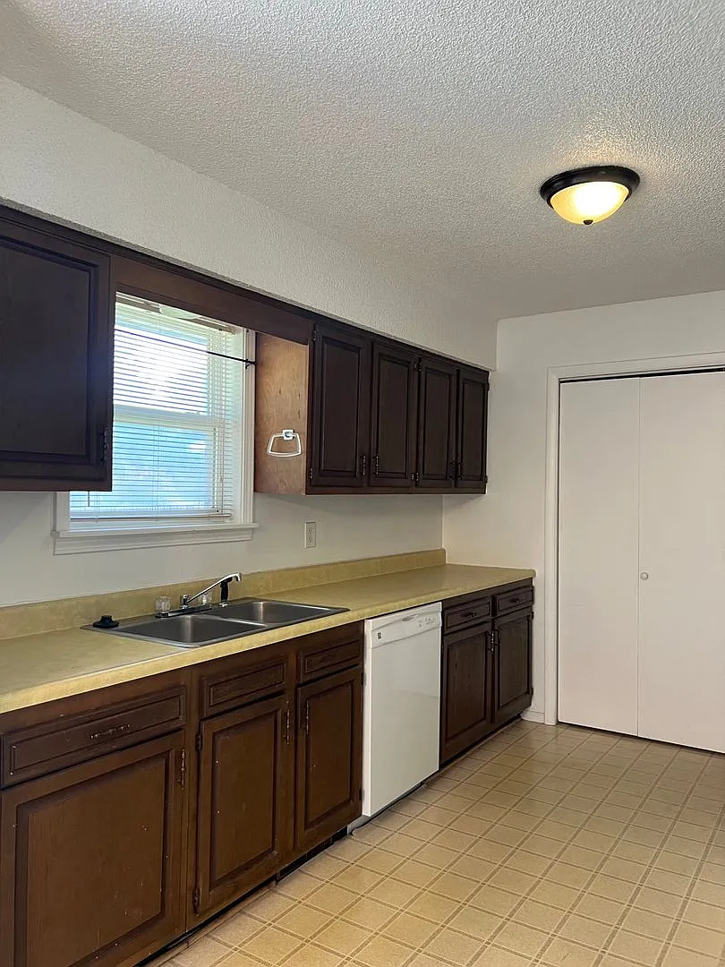 3809-3811 College View Dr — Photo 4