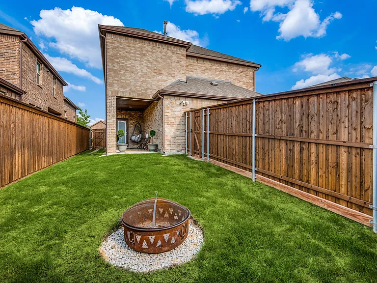 2152 Miramar Dr — Photo 8