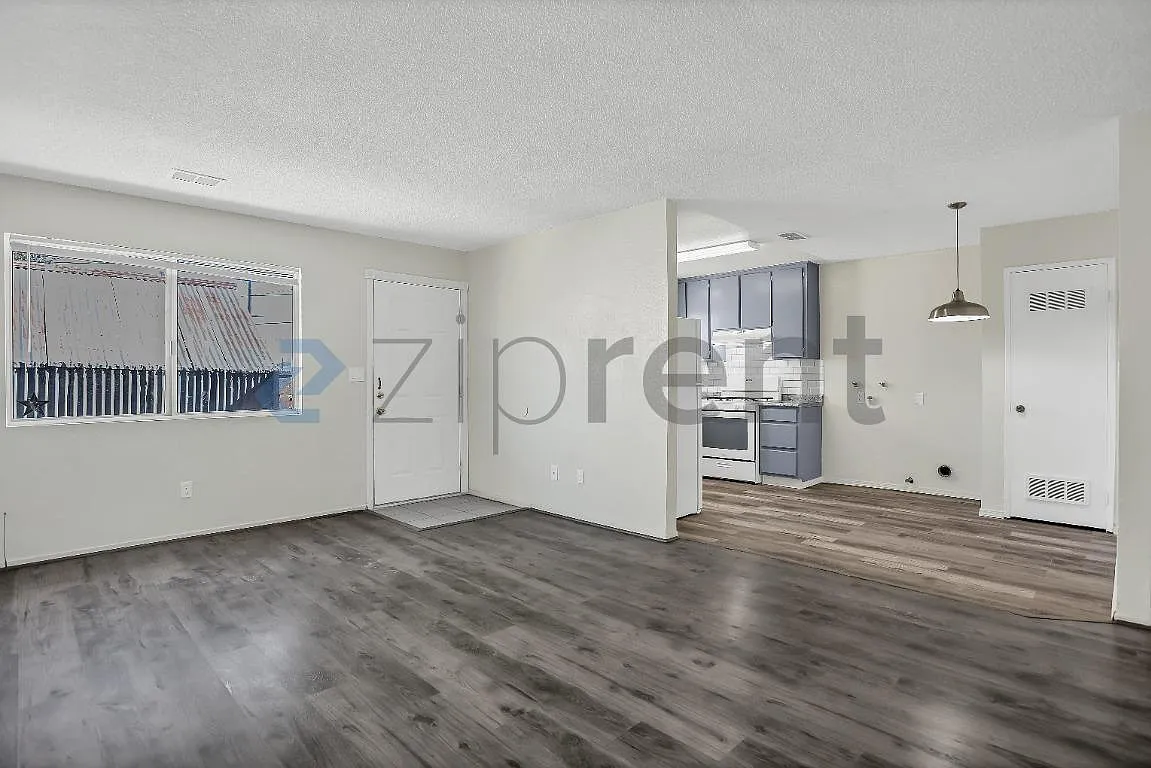 2 bed, 826 sqft, $1,345 — Photo 2