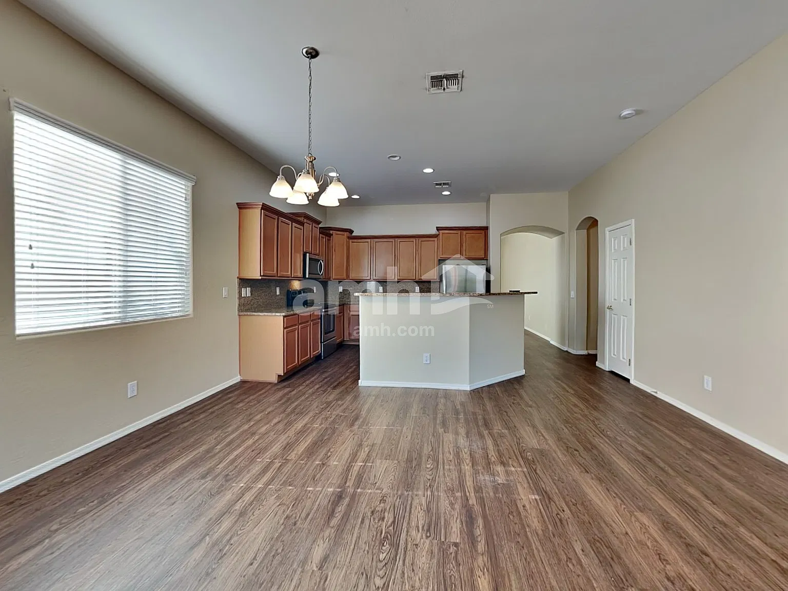 4 bed, 2.0 bath, 2162 sqft, $2,385 — Photo 4