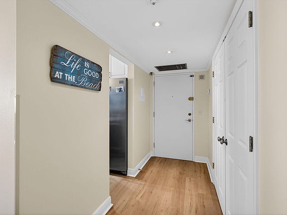 5th image of 5440 N Ocean Drive #1006