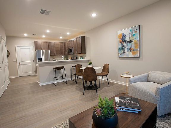 4th image of 8 Kingsbridge Dr APT 209