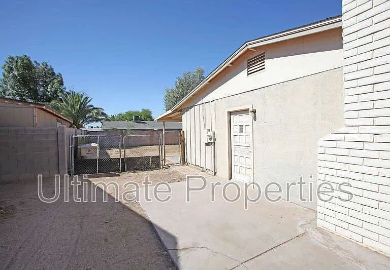 6755 W Montebello Ave — Photo 4