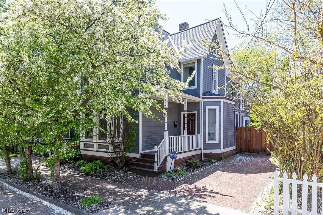 1746 W 31st Pl photo 1