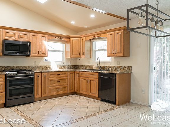 3rd image of 5919 Tonawanda Dr