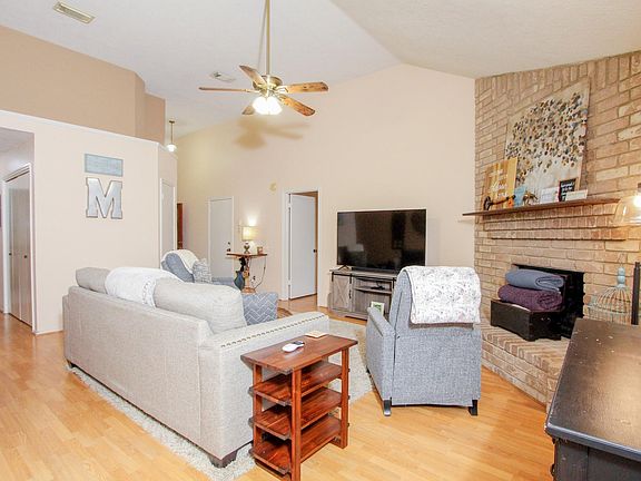 5th image of 414 Bradshire Ct