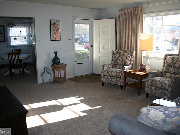 3rd image of 214 Ellsworth Dr