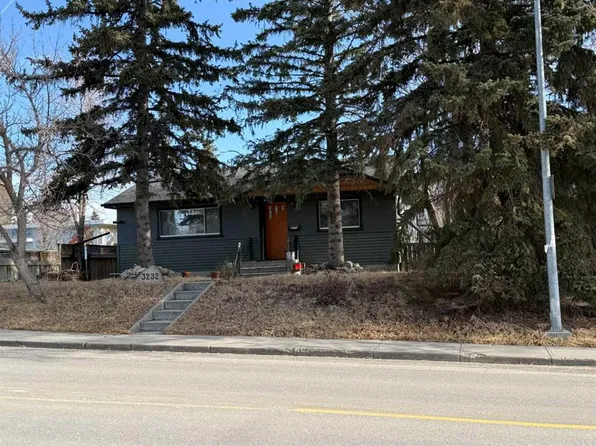3232 SW Morley Trl NW, Calgary, AB T2M 4H2
