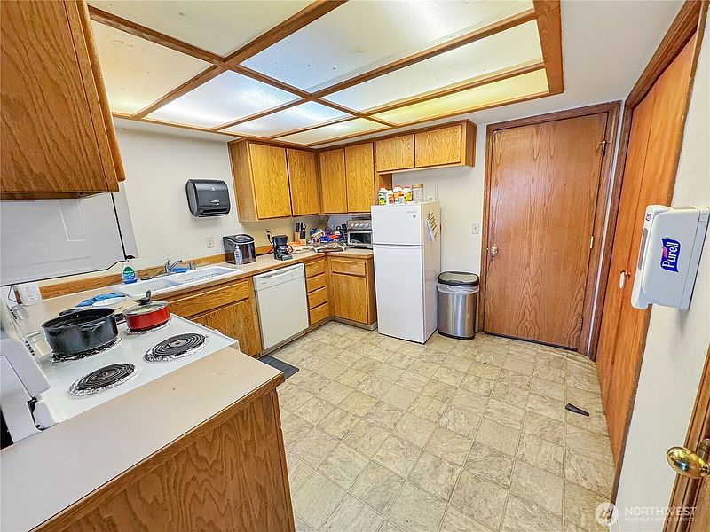 4th image of 11912 SE 7th Street