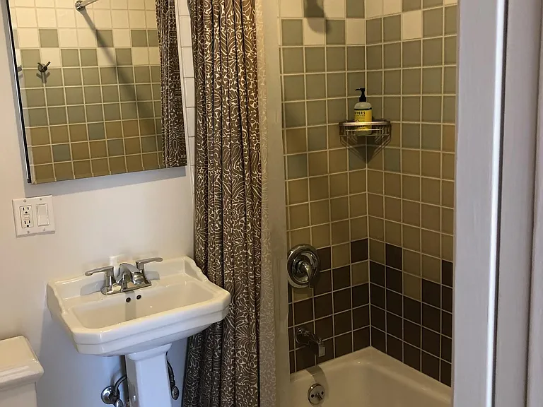 1927 Delta St — Photo 6