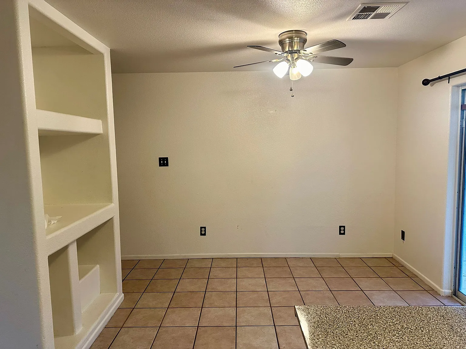 1542 N 9th Ave — Photo 3