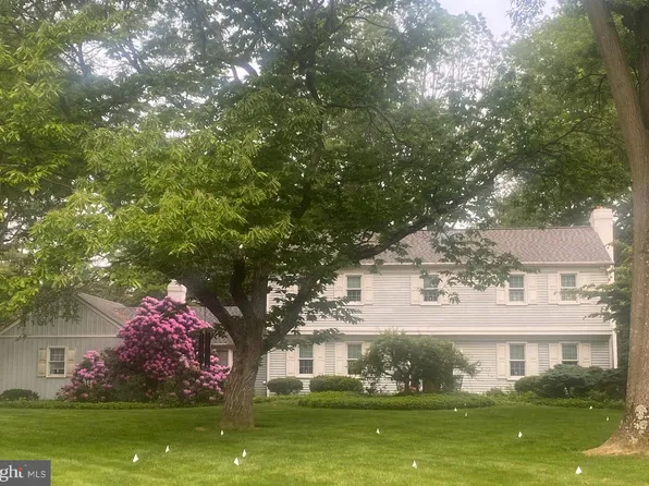 708 Willowdale Ln, Kennett Square, PA 19348