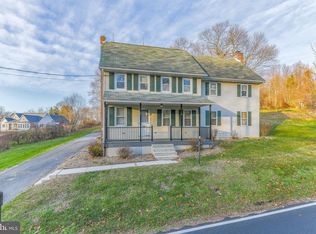 10 Gelsinger Rd, Sinking Spring, PA 19608