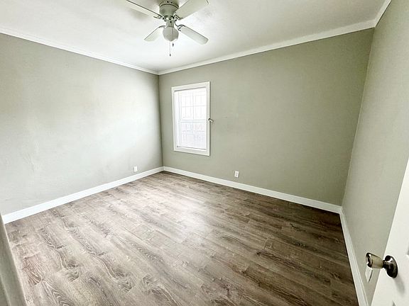 4th image of 1048 W 62nd St #1050
