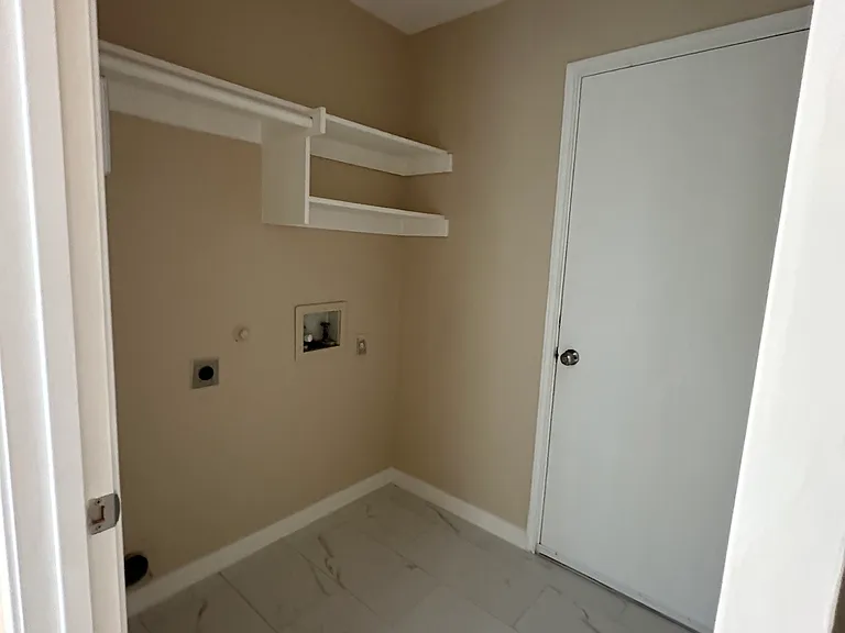 6609 Fairglen Dr — Photo 2