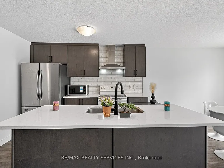 95 Queensbrook Cres — Photo 16